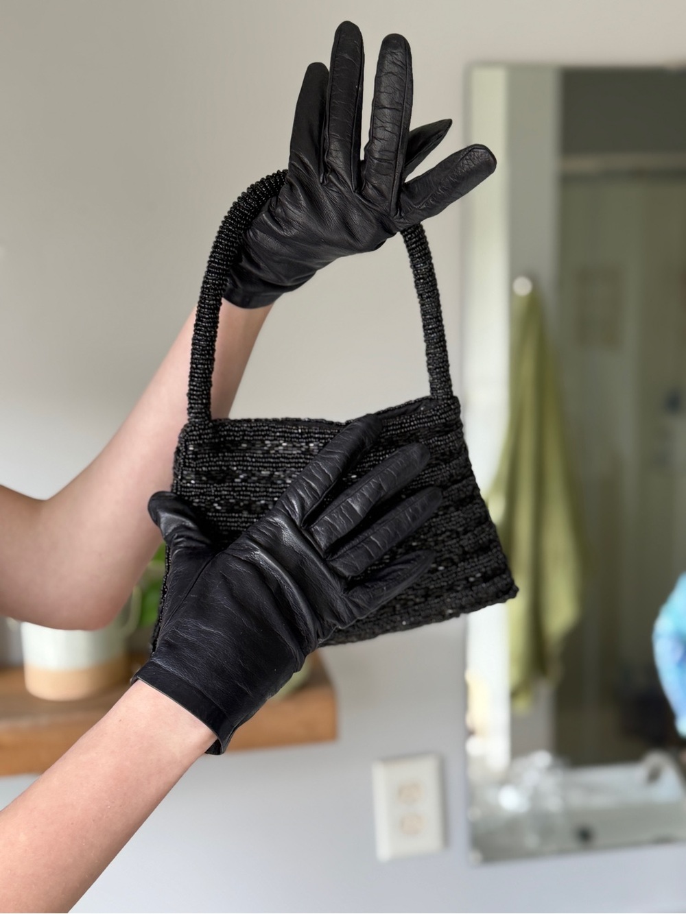 Vintage Leather Kid Gloves in Black size 6.5-7